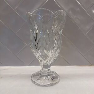 Royal Limited Crystal Tulip Vase. 24% Full Lead. Czech Republic . 8" Tall NWOB